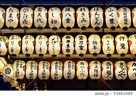 八坂神社　舞殿のライトアップ　（京都） 54461094