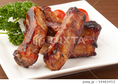 醤油ソースのスペアリブ 54463453