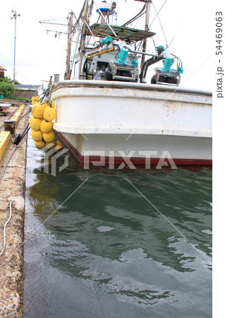 高潮で潮位が上がった港 高潮で潮位が上がった港 54469063