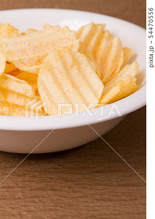 波型 厚切り ポテトチップ 54470556