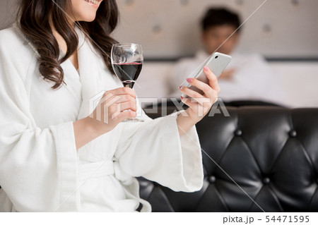 ベッドルームの男女 ベッドルームの男女 54471595