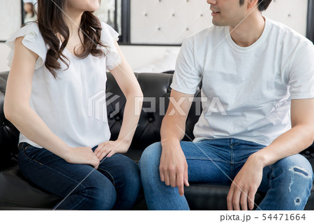 口喧嘩する夫婦 口喧嘩する夫婦 54471664