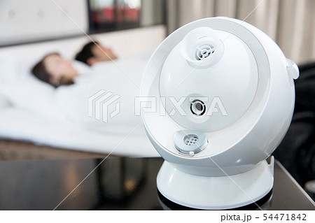 加湿器と男女 加湿器と男女 54471842