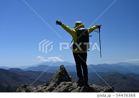 登頂を喜ぶ人_大菩薩嶺 登頂を喜ぶ人_大菩薩嶺 54476368