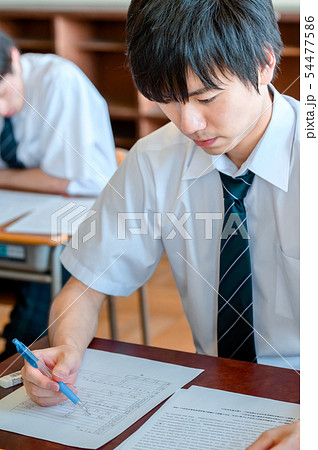 学生イメージ　試験風景 54477586