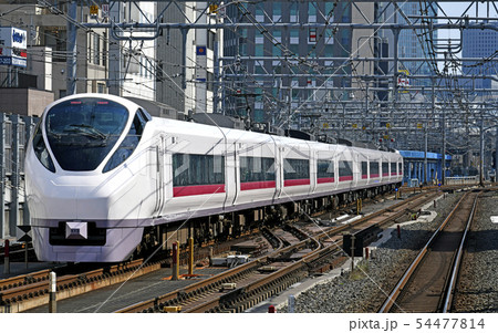 日本の東京都市景観　御徒町駅前を通過する電車など 54477814