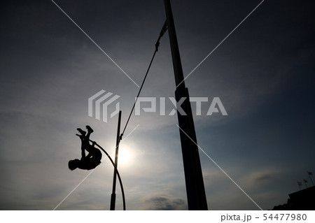 棒高跳びのシルエット 棒高跳びのシルエット 54477980