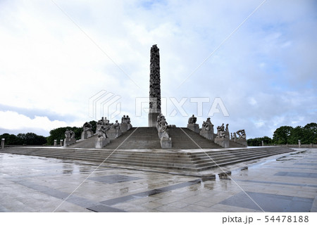 ヴィーゲラン公園　モノリスの台地 54478188