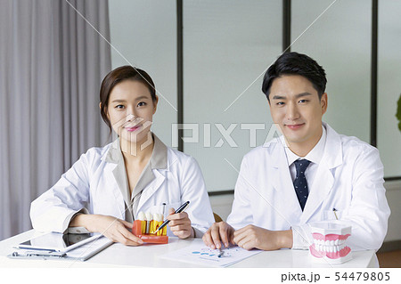 Research scientist concept, technicians working in laboratory 074 54479805