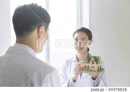 Research scientist concept, technicians working in laboratory 208 54479938