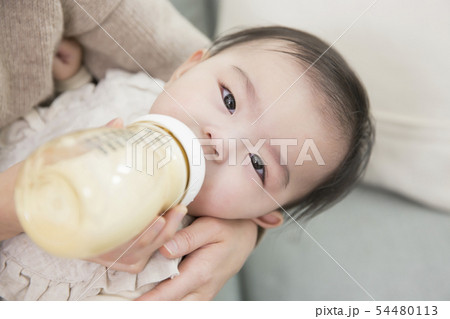 Parenting, childhood and family life concept photo 405 54480113