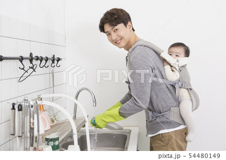 Parenting, childhood and family life concept photo 383 54480149