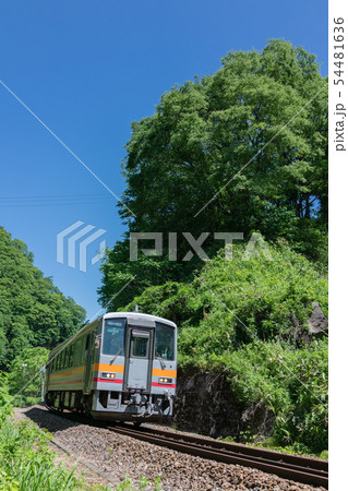 大糸線(南小谷〜糸魚川)気動車:初夏 北安曇郡小谷村 大糸線(南小谷〜糸魚川)気動車:初夏 北安曇郡小谷村 54481636