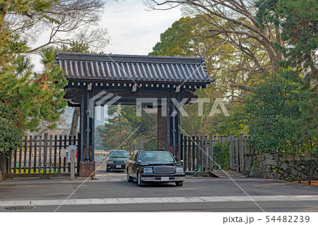 京都御苑 蛤御門と御料車 54482239