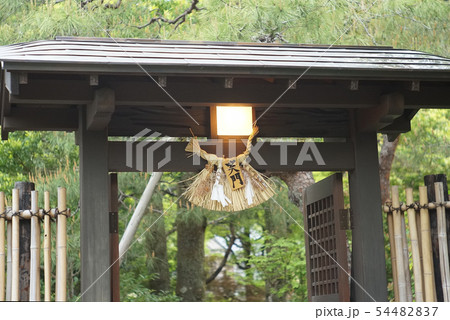 しめ縄飾りにつける魔除けの木札「笑門」 54482837