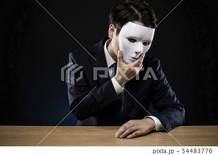 仮面をつけたビジネスマン 54483776