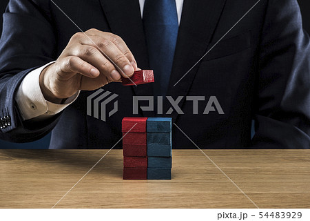 ブロックを積み上げる 54483929