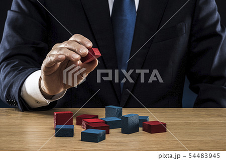 ブロックを積み上げる 54483945