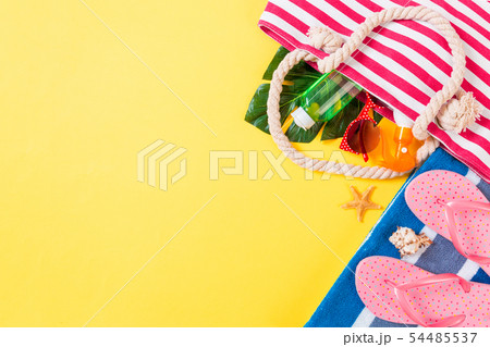 Summer bag background with copy space. Flat lay 54485537