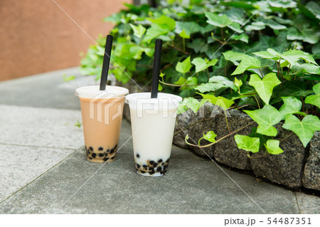 2色のタピオカドリンク 54487351