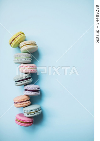 Macaron or macaroon biscuits on pastel blue background from above. Top view. 54489289