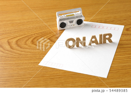ラジオを聴く 54489385