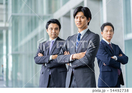 男性会社員 ミドルのビジネスマン 男性会社員 ミドルのビジネスマン 54492738