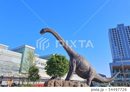 福井県 Jr福井駅と恐竜モニュメントの写真素材