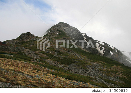 南アルプス 白峰三山テント縦走 北岳肩ノ小屋テント場から北岳を仰ぎ見る 南アルプス 白峰三山テント縦走 北岳肩ノ小屋テント場から北岳を仰ぎ見る 54500656