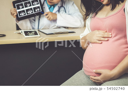 Pregnant Woman and Gynecologist Doctor at Hospital 54502740