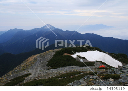 南アルプス 白峰三山テント縦走 北岳山頂への道 北岳肩ノ小屋テント場と甲斐駒ヶ岳 南アルプス 白峰三山テント縦走 北岳山頂への道 北岳肩ノ小屋テント場と甲斐駒ヶ岳 54503119