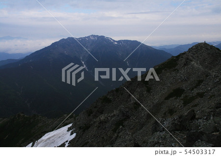 南アルプス 白峰三山テント縦走 北岳山頂からの風景 仙丈ヶ岳遠景 南アルプス 白峰三山テント縦走 北岳山頂からの風景 仙丈ヶ岳遠景 54503317