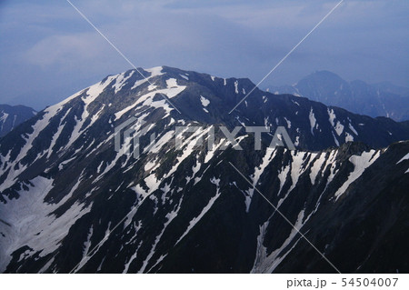 南アルプス　白峰三山テント縦走　北岳山頂の風景　間ノ岳遠景 54504007