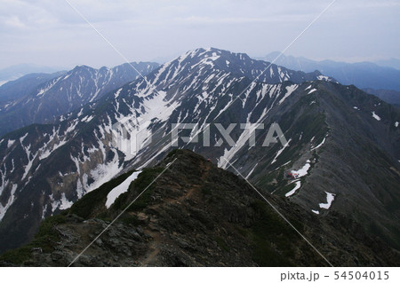 南アルプス 白峰三山テント縦走 北岳山頂からの風景 間ノ岳と農鳥岳遠景 南アルプス 白峰三山テント縦走 北岳山頂からの風景 間ノ岳と農鳥岳遠景 54504015