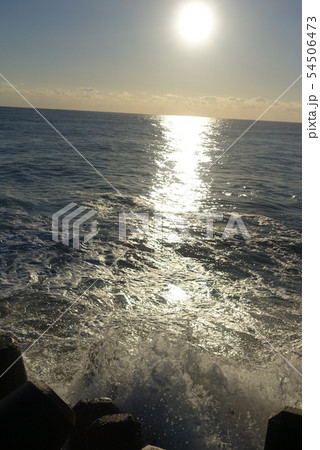光る波（太東崎海岸） 54506473