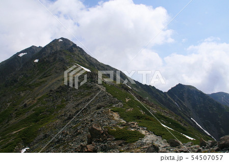 南アルプス　白峰三山テント縦走　北岳山荘から北岳を仰ぎ見る 54507057