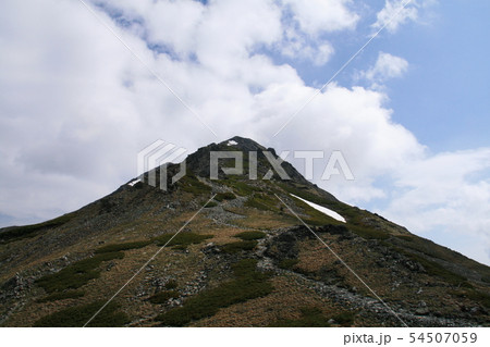 南アルプス 白峰三山テント縦走 北岳山荘から北岳を仰ぎ見る 南アルプス 白峰三山テント縦走 北岳山荘から北岳を仰ぎ見る 54507059