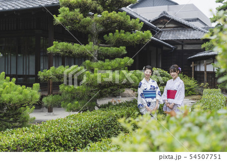 浴衣の女性 54507751