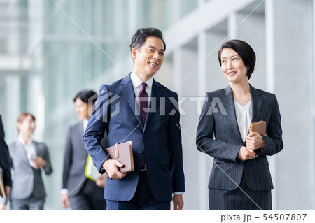ビジネスイメージ 男性社員 女性社員 ビジネスイメージ 男性社員 女性社員 54507807