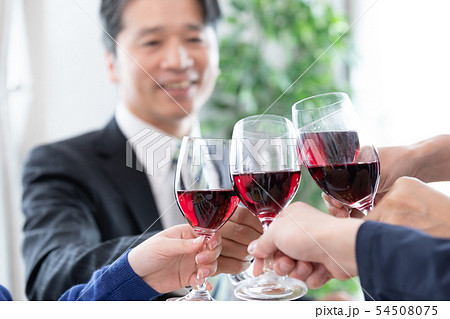 パーティー　乾杯 54508075