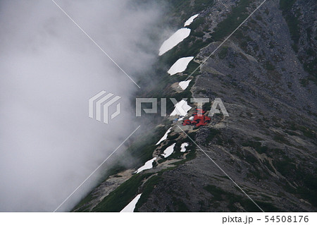 南アルプス　白峰三山テント縦走　間ノ岳から濃鳥小屋を望む 54508176