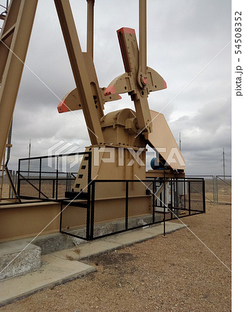 Balancers oil rocking. Balancers oil rocking. 54508352