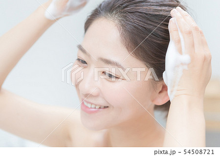 a thirty-something woman 54508721