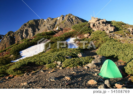 南アルプス 白峰三山テント縦走 濃鳥小屋テント場からの風景 農鳥岳を仰ぎ見る 南アルプス 白峰三山テント縦走 濃鳥小屋テント場からの風景 農鳥岳を仰ぎ見る 54508769