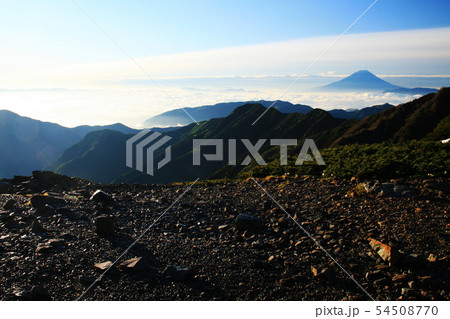 南アルプス 白峰三山テント縦走 濃鳥小屋テント場からの富士のある風景 南アルプス 白峰三山テント縦走 濃鳥小屋テント場からの富士のある風景 54508770
