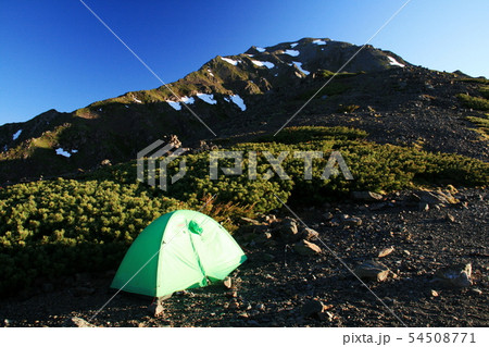 南アルプス 白峰三山テント縦走 濃鳥小屋テント場からの風景 間ノ岳を仰ぎ見る 南アルプス 白峰三山テント縦走 濃鳥小屋テント場からの風景 間ノ岳を仰ぎ見る 54508771
