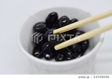 黒豆と箸 54509006