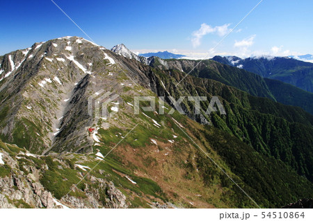 南アルプス 白峰三山テント縦走 西農鳥岳山頂から 間ノ岳、北岳、八ヶ岳、鳳凰三山遠景 南アルプス 白峰三山テント縦走 西農鳥岳山頂から 間ノ岳、北岳、八ヶ岳、鳳凰三山遠景 54510864