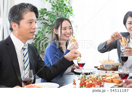 パーティー 乾杯 パーティー 乾杯 54511197