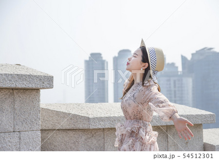 モデル 美人 ファッション 54512301